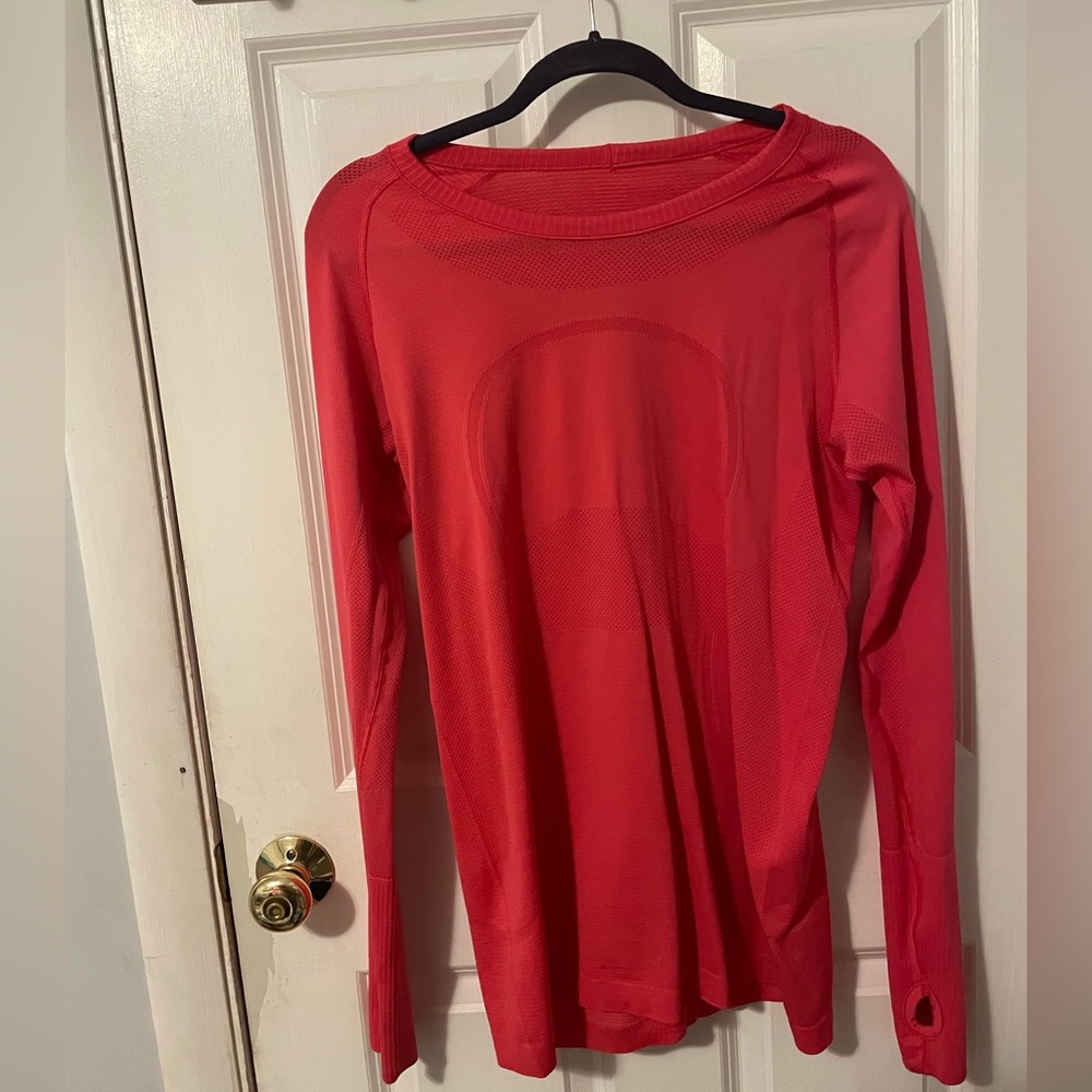 Lululemon swiftly tec long sleeve color coral.